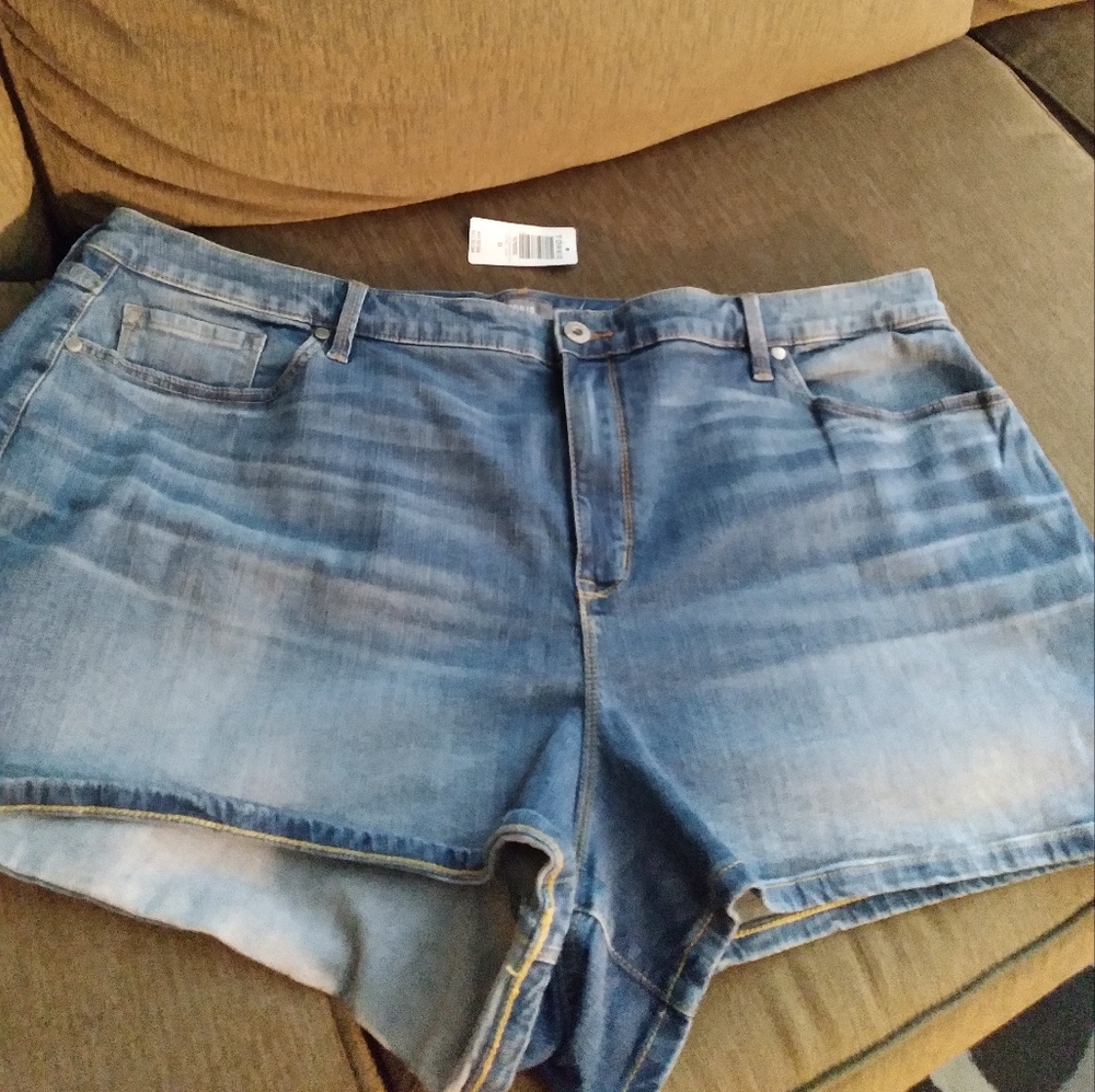 Nwt Torrid denim shorts size 26